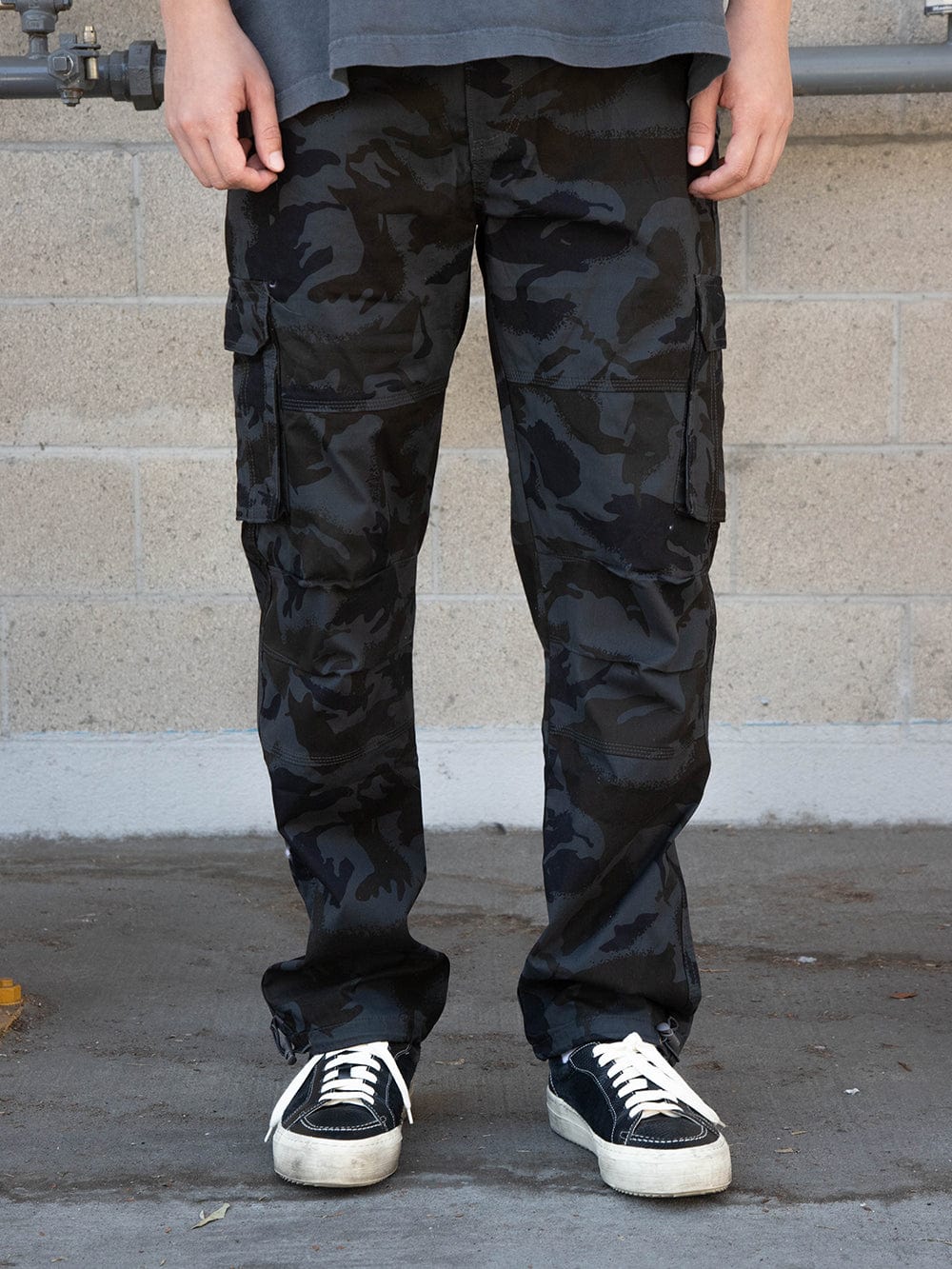 Buy Men Black Solid Slim Fit Formal Trousers Online - 693372 | Peter England